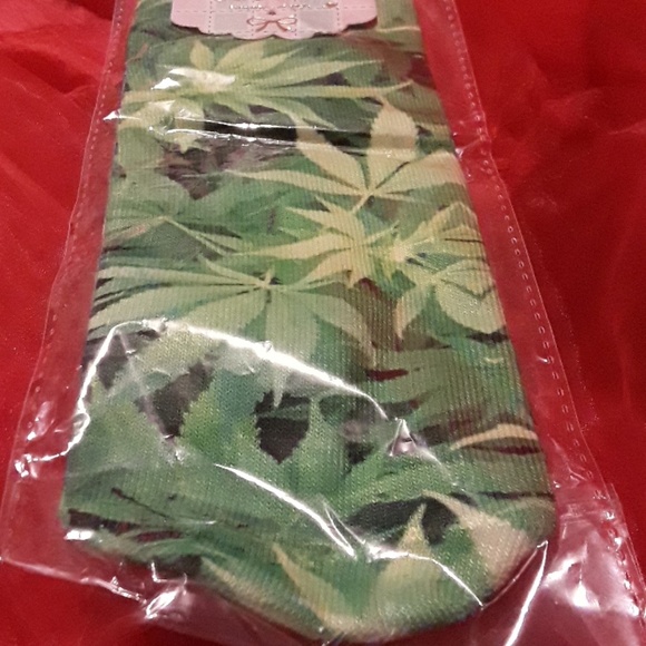 ☆ 420 socks. New, in package, leaf socks - Picture 2 of 4